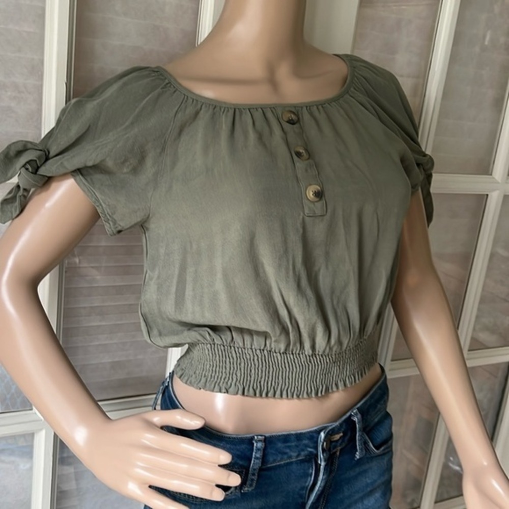 E & M cute sage green tie sleeve crop top SZ S